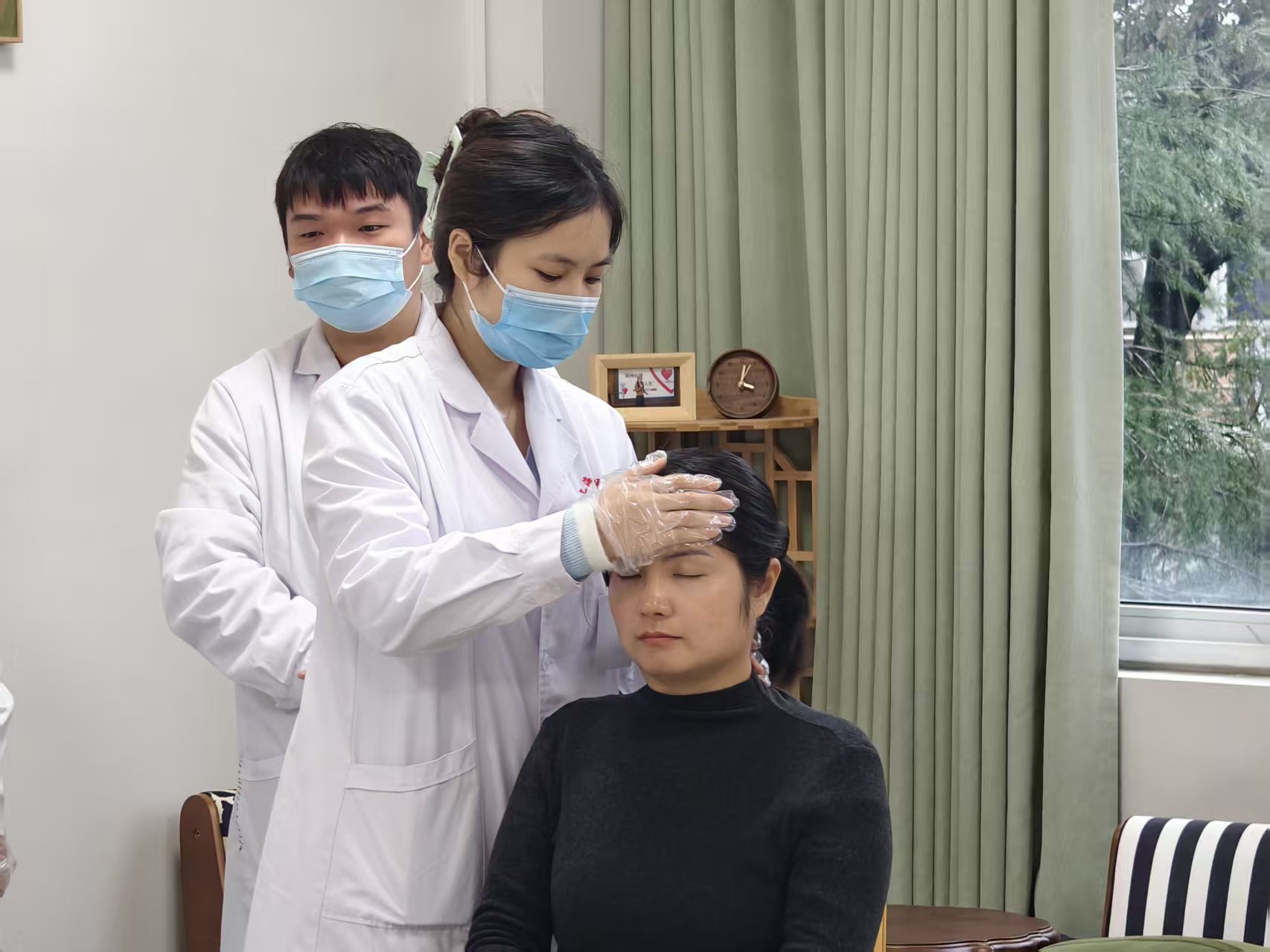 电子学院开展“我为群众办实事,校医联动促健康”关爱健康主题活动