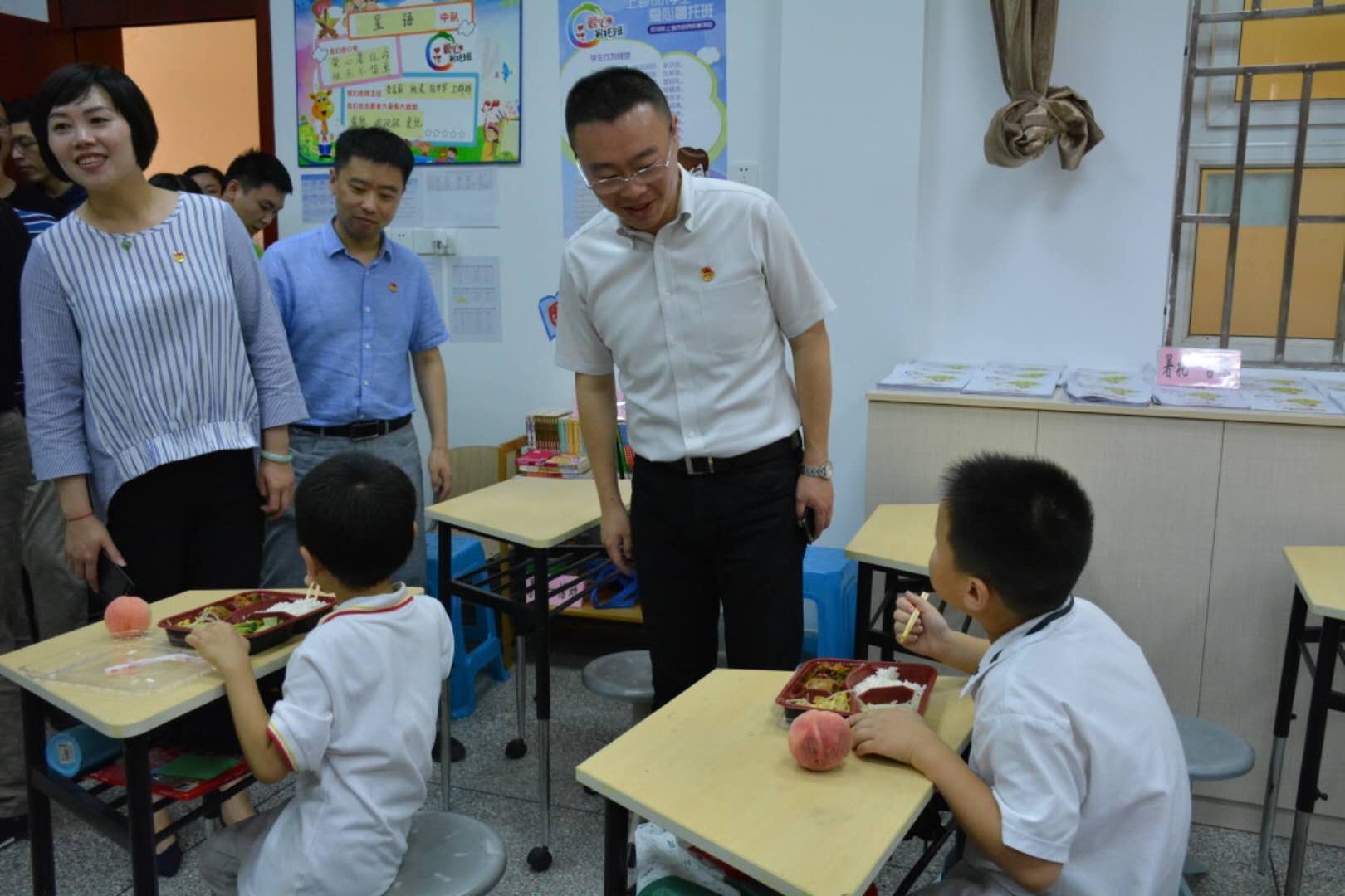 戴冰副书记在四团视察